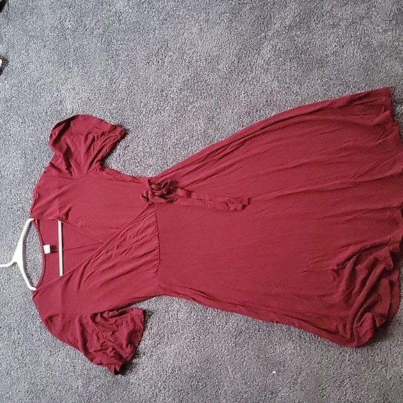 Old Navy Dresses & Skirts - Old Navy wrap midi dress